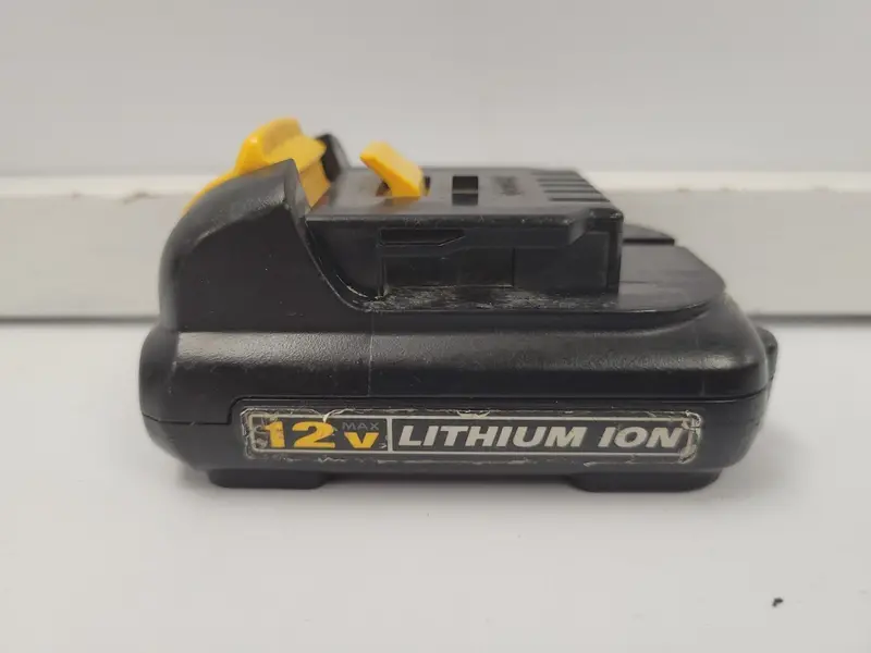 Dewalt Dcb120 20V Max 1.3 Ah Slim-Pack Battery 1