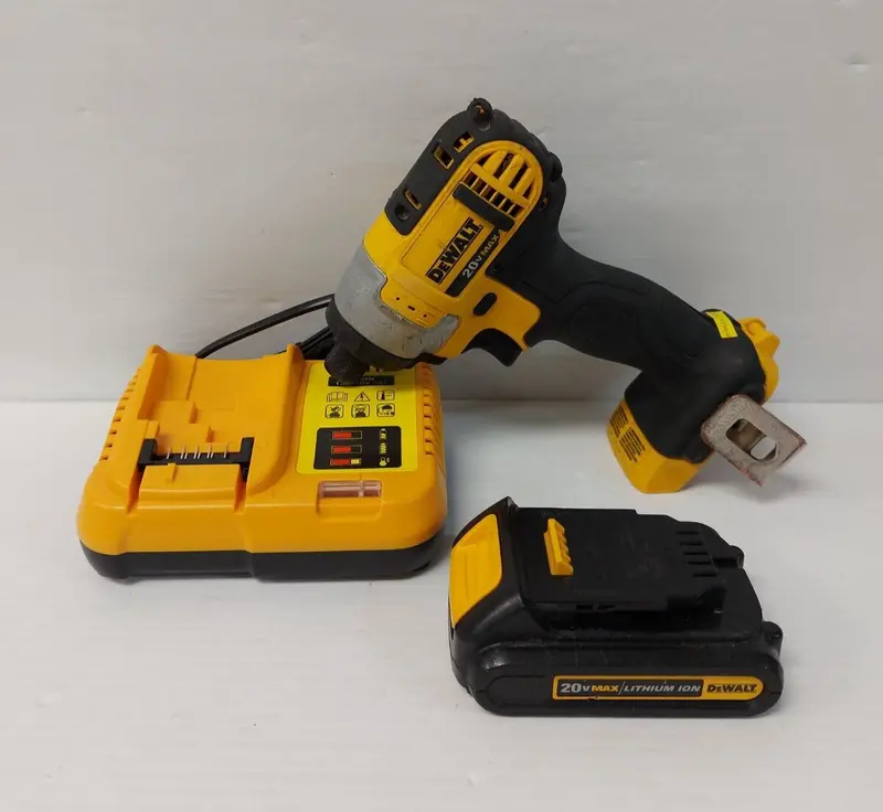 Dewalt Dcf885 Brushless Impact Driver Kit – Includes Battery & Charger (Model N81656-1) 1