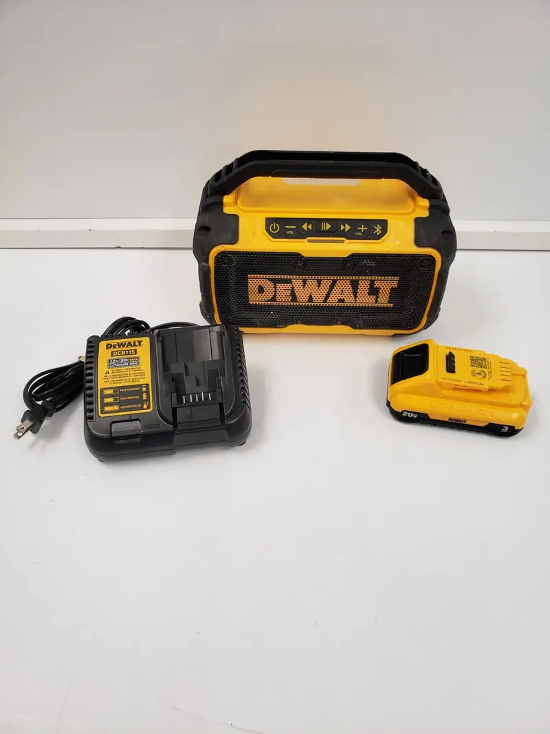 Dewalt Dcr010 Jobsite Bluetooth Radio With Am/Fm And Usb Charging 1