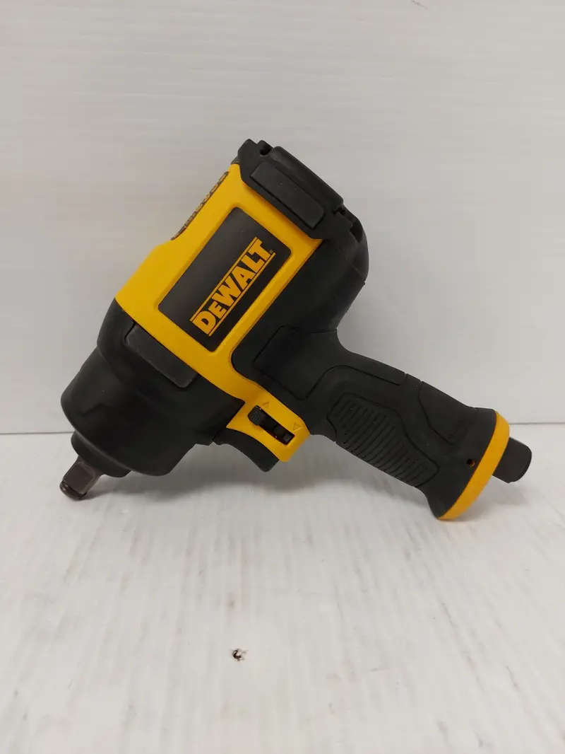 Dewalt Dwmt70773 3/8-Inch Cordless Impact Driver 1
