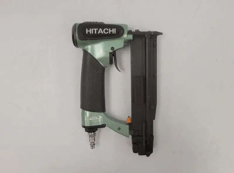 Hitachi Np35A 35-Degree Framing Nailer – Pneumatic Clipped-Head Nail Gun For Structural Work 1