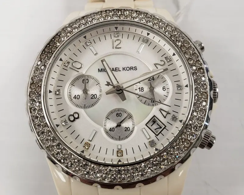Michael Kors Mk5300 Analog Watch – Stylish Stainless Steel Timepiece 1