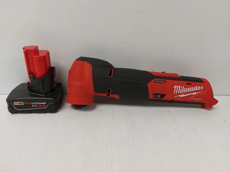 Milwaukee 2526-20 M12 Multi-Tool – Cordless Oscillating Tool With 3.5° Stroke Angle 1