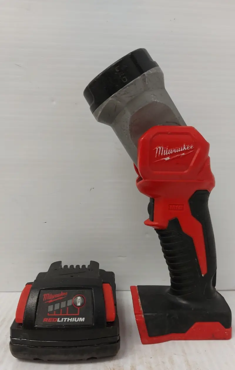 Milwaukee N90765-3 Portable Worklight 1