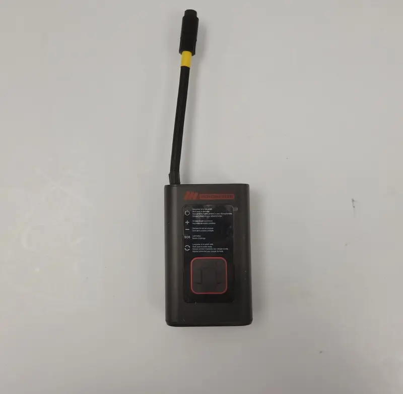 Motomaster 009-5209-8 Digital Tire Inflator With Pressure Gauge 1