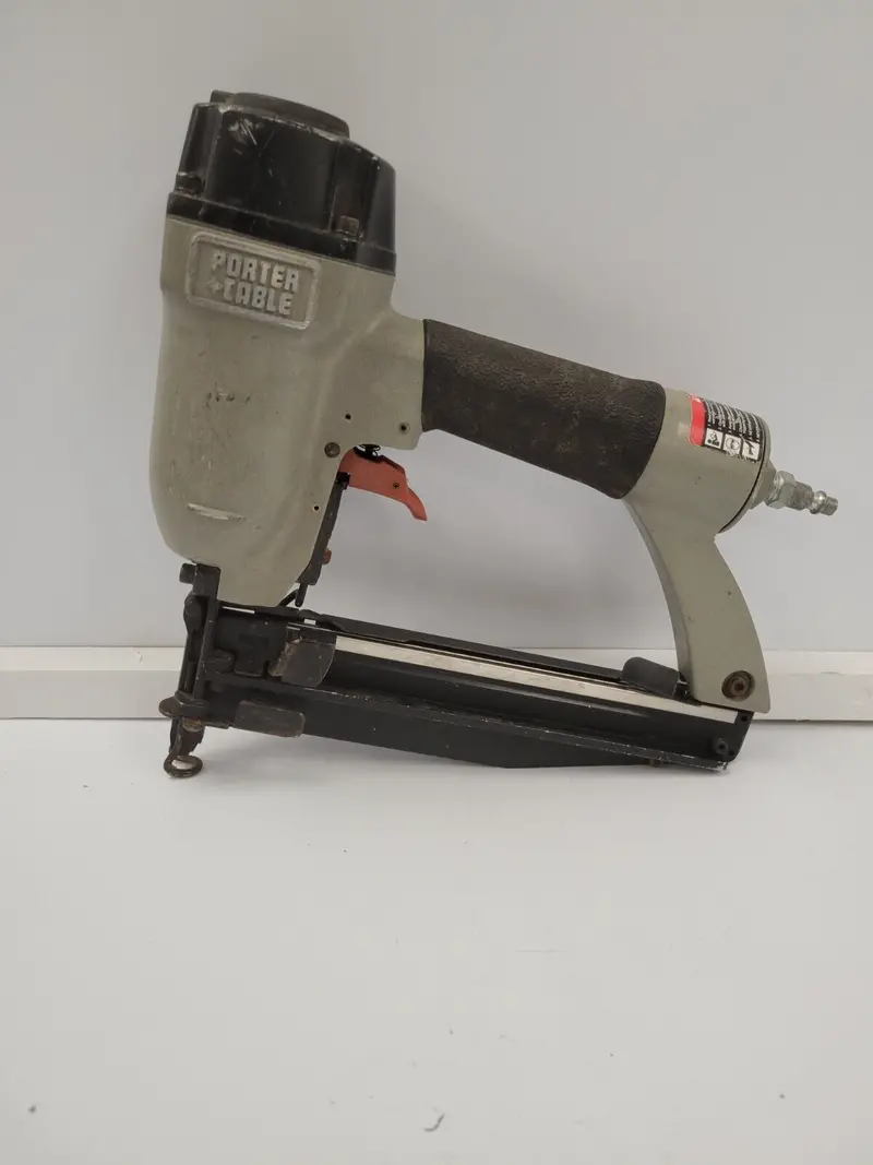 Porter-Cable Fn250B Pneumatic Finish Nailer – 18-Gauge, Lightweight Framing Tool 1