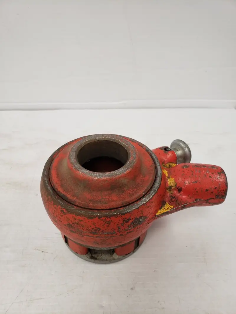 Ridgid 12-R Manual Pipe Threader For Heavy-Duty Use 1